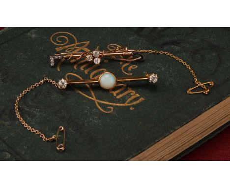 An Edwardian diamond riding crop brooch, set with eight old brilliant and rose cut diamonds, unmarked yellow metal mount and 