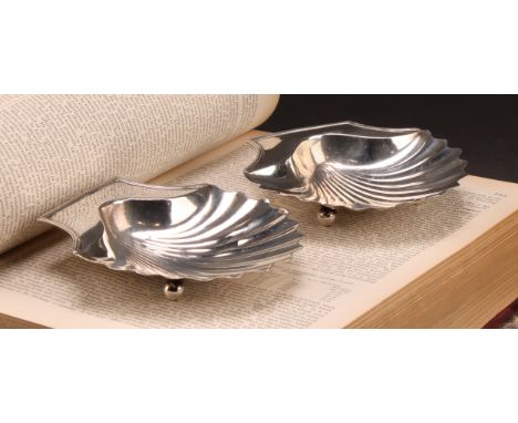 A pair of George III silver butter shells, 12cm wide, Henry Chawner, London 1795