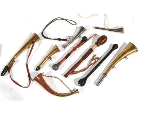 Sporting: A Collection of Various Hunting Horns and Priests, circa early 20th Century, three various sized brass hunting horn