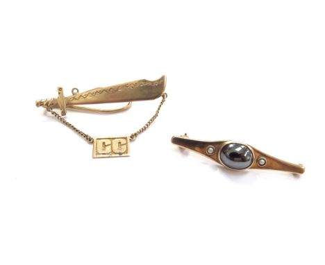 A gold hematite and pearl brooch stamped 9ct and a gold tie clip as an Arabic sword stamped 18k, 7.4g total