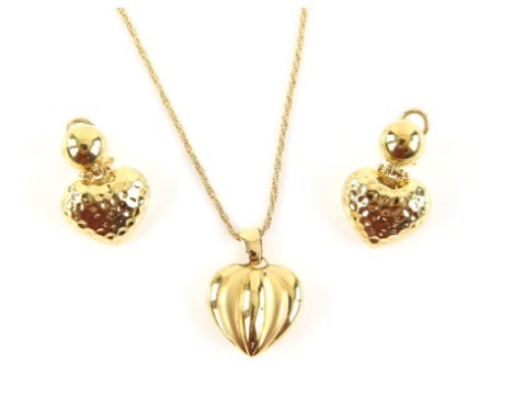 Heart pendant and earrings, the puffed heart pendant set with polished and matte gold detail, together with a pair of hammere