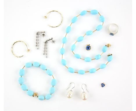 Group of items, including a synthetic spinel ring in 18 ct, ring size M1/2, a blue bead necklace and matching bracelet, with 