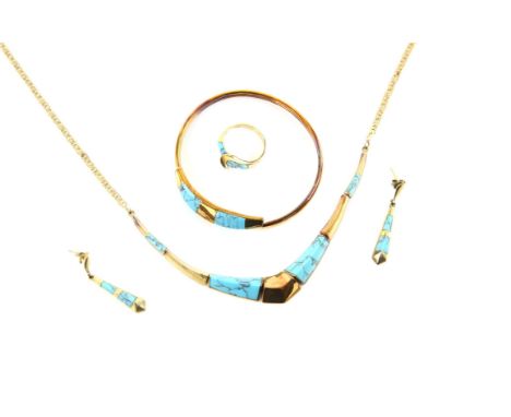 Turquoise and gold jewellery suite, including a necklace, length 46cm, a bangle, inside diameter measures 6 x 5.5mm, drop ear