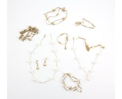 Group of pearl and gold jewellery, including a pearl necklace, with 5.5mm pearls and bar links between, together with a match