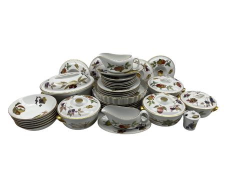 Royal Worcester Evesham dinner service comprising five dinner plates, four side plate, five tea plates, four vegetable tureen