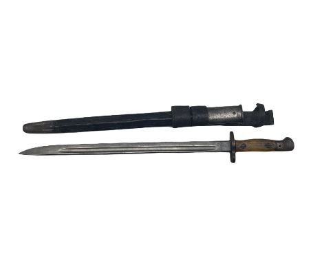 World War I British 1907 pattern bayonet by Wilkinson in metal mounted leather scabbard with fullered blade, blade length 43c