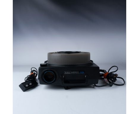 This Kodak Carousel 760H Slide Projector, accompanied by its original box, features whisper-quiet operation, automatic focus,