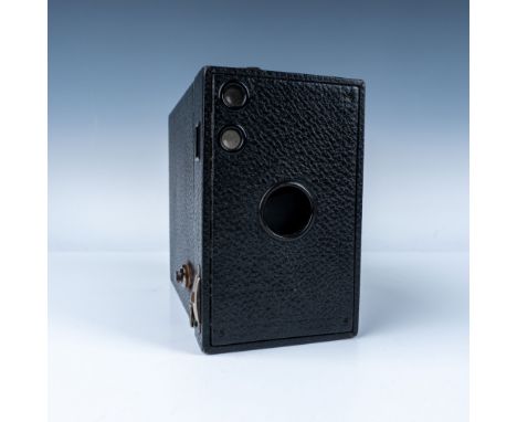 This vintage Kodak Brownie No. 2 Model F box camera is a classic example of early 20th-century photography. Manufactured by E