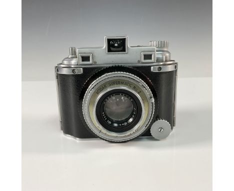 The Kodak Medalist No 1 is a premium medium format camera, renowned for its precision engineering and robust design. Manufact