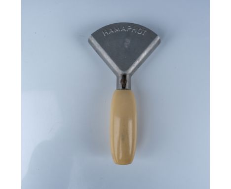 This is an Ultralum Blitz Lampe manufactured by Hamaphot K.G., Germany. It is a vintage handheld flash lamp designed for earl