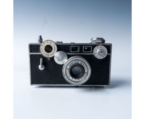 Vintage Argus C3 rangefinder camera featuring a 50mm f/3.5 Argus Cintar lens, made in the USA. Popularly known as "The Brick"