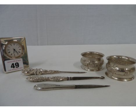 Pair silver napkin rings, silver clock and manicure pieces (6) 