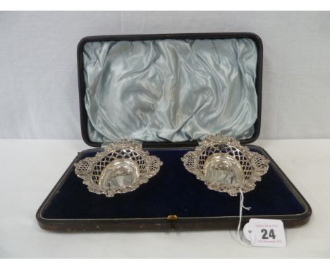 Cased pair fretted silver dishes - Birmingham 1898
