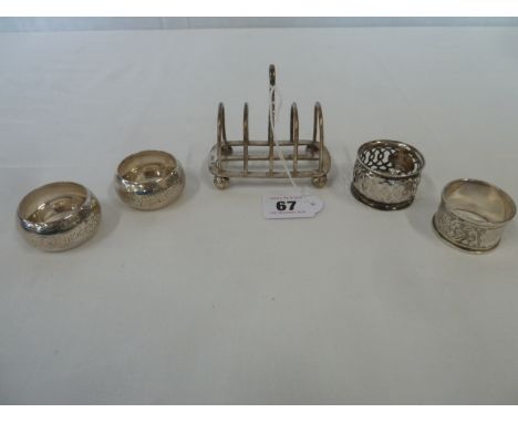 Silver toast rack and 4 napkin rings 