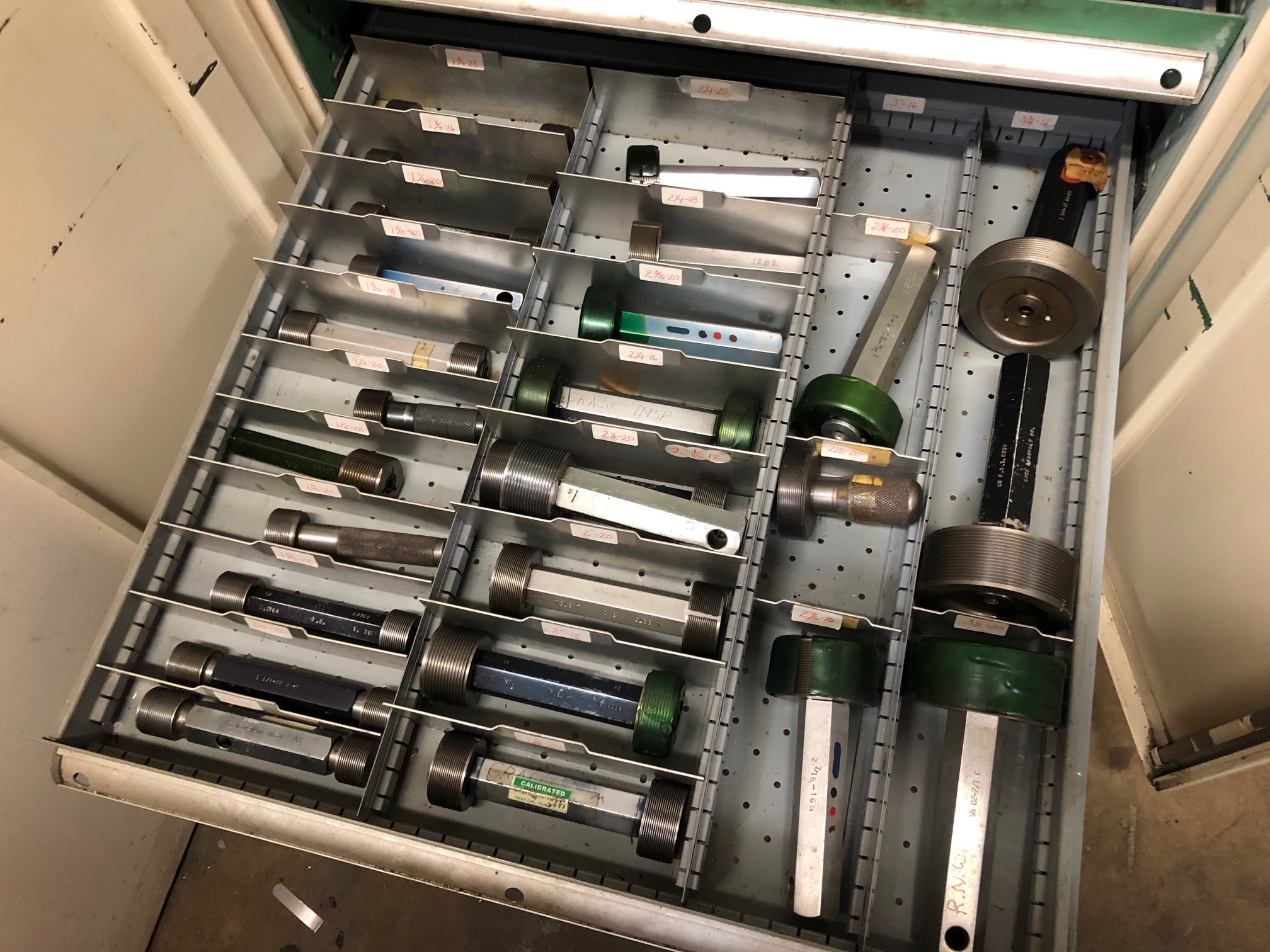 ASSORTMENT OF INCH RING & PLUG GO/NO GO THREAD GAGES W/ HEAVY DUTY