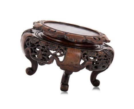 LARGE CHINESE HARDWOOD VASE STAND 20TH CENTURY of circular form, with pierced floral and scroll decoration, on scroll legsInt