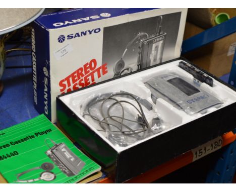 VINTAGE SANYO M4440 STEREO CASSETTE PLAYER WALKMAN IN BOX - AS NEW      