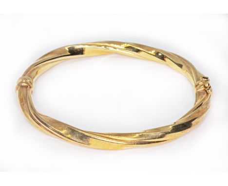 An Italian twist bangle, marked '375', diam. 5.5cm, wt. 11.9g.  