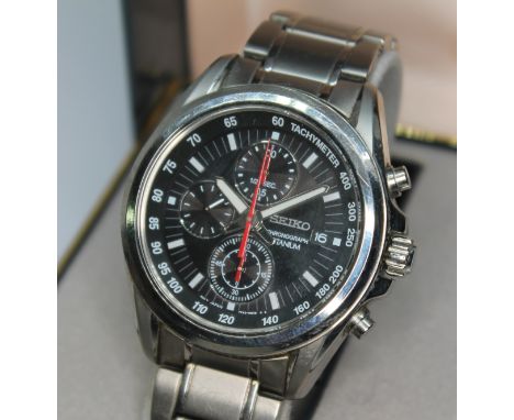 A Seiko Chronograph Titanium, circa 2011, ref. 7T92-OMHO, serial number 167033, case diam. 40mm, with box and spare links.  C