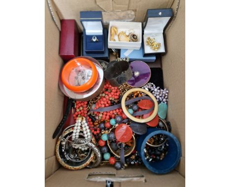 A box of vintage and modern costume jewellery to include bracelets, chains, rings, etc. 