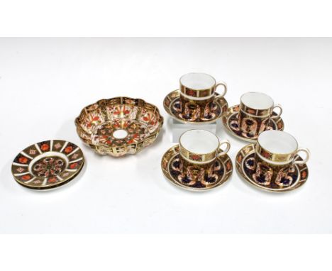 Royal Crown Derby Imari pattern 1128 coffee cans and saucers and an Imari 2826 dish (11) 