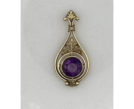 Anhänger besetzt mit großem, facettiertem Amethyst, Gelbgold 585 (punziert und getestet).Filigran in Jugendstil-Manier gestal
