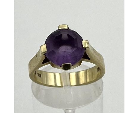 Goldring mit Amethyst, 585er Gelbgold, Größe 56. Amethyst im Brillantschliff, in schwerer Goldfassung. 6,2g.Standort: Konstan
