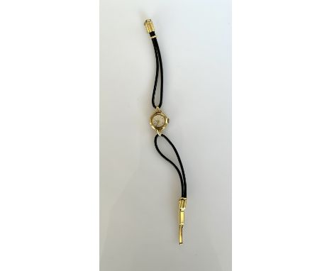 Certina Damenarmbanduhr, Swiss Made, Vintage. Ref. Nummer: 61341083229. Kleine, schmale Uhr mit goldenem Gehäuse und Verschlu