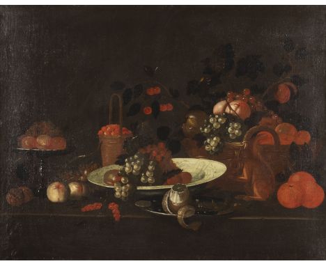 NIEDERLÄNDISCHE SCHULE, UM 1700PRUNKSTILLLEBEN MIT BEEREN, FRÜCHTEN, NÜSSEN, EINER PORZELLANSCHALE, EINER GELDMÜNZE UND EINEM