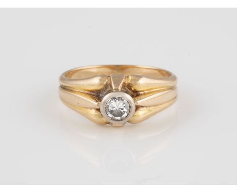 RING Gelbgold, Weißgold. Ringmaß ca. 56,5, Ges.-Gew. ca. 8,0 g. Gest. 750. Ein Brillant, ca. 0,38 ct.