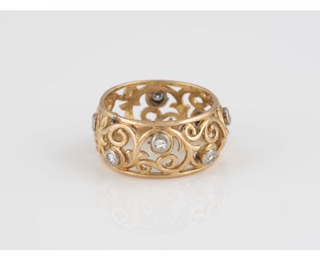 RING Gelbgold, Weißgold. Ringmaß ca. 54, Ges.-Gew. ca. 6,0 g. Außenring geprüft 18 K. Acht Brillanten, zusammen ca. 0,20 ct. 