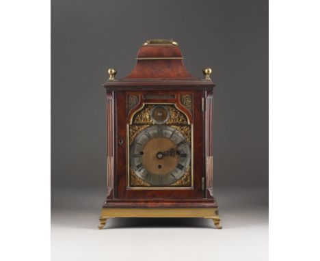 STOCKUHR (BRACKET-CLOCK) 19./20. Jh. Holz, mahagonifarben gebeizt, Bronze, Metall, part. vergoldet, Zinn, Glas. 45 x 29,5 x 2