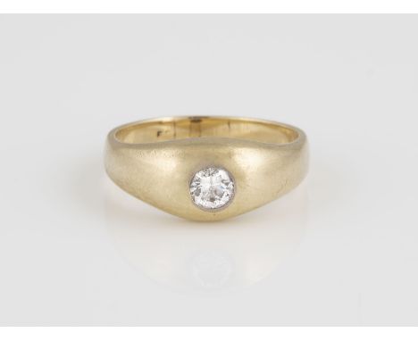 RING Gelbgold. Ringmaß ca. 15, Ges.-Gew. ca. 4,7 g. Geprüft 14 K. Ein Brillant, ca. 0,20 ct. Schienengröße geändert.