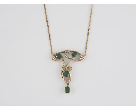 COLLIER Gelbgold. L. 41 cm, Ges.-Gew. ca. 7,7 g. Gest. und geprüft 14 K (585). Vier oval facettierte Smaragde, zusammen ca. 1