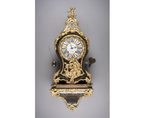 MONUMENTALE LOUIS-XV BOULLE-PENDULE AUF KONSOLE Frankreich, Paris, Laurent Dey, um 1740 Holz, Bronze, vergoldet, Schildpatt, 