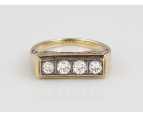 RING Gelbgold, Weißgold. Ringmaß ca. 56,5, Ges.-Gew. ca. 6,3 g. Gest. 585. Vier Brillanten, zusammen ca. 0,60 ct. Schiene geb
