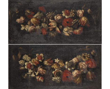 ITALIENISCHE SCHULE DES 17. JH.PAAR STILLLEBEN MIT BLUMEN; SCHLEIFEN UND GIRLANDEN Jeweils: Öl auf Leinwand. Jedes: 43 x 87 c