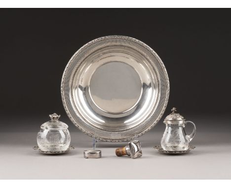 SAMMLUNG VON 5 OBJEKTEN U.a. Deutsch/USA, ALBO/R. WALLACE &amp; SONS, 20. Jh. Silber, farbloses schliffverziertes Glas, Kork.