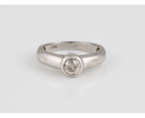 RING Weißgold. Ringmaß ca. 54, Ges.-Gew. ca. 4,1 g. Gest. 14 K. Ein Diamant im Altschliff, ca. 0,50 ct. Besch.