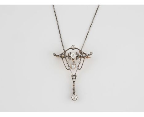 COLLIER Roségold, Silber. L. 43,5 cm, Schaustück L. 4,8 cm. Ges.-Gew. ca. 7,1 g. Schaustück geprüft 14 K und Silber, Kette wo
