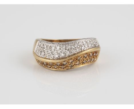 RING Gelbgold, Weißgold. Ringmaß ca. 59, Ges.-Gew. ca. 5,5 g. Gest. 585. 83 Diamanten im Brillant- und 8/8-Schliff, zusammen 