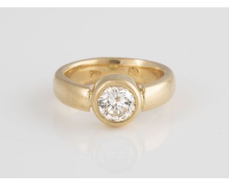 RING Gelbgold. Ringmaß ca. 53, Ges.-Gew. ca. 9 g. Gest. 750, Herstellersignet. Ein Brillant, ca. 0,80 ct. Min. besch.