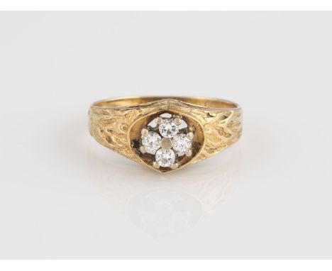 RING Gelbgold, Weißgold. Ringmaß ca. 49,  Ges.-Gew. ca. 2,7 g. Gest. 585. Vier Brillanten, zusammen ca. 0,14 ct. Besch.