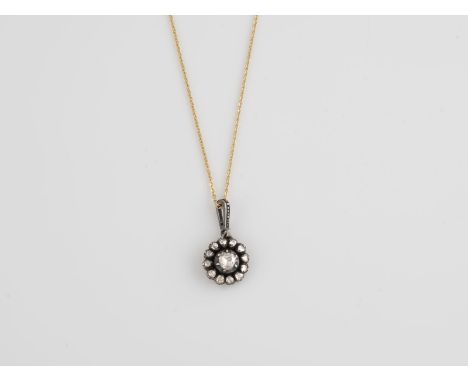 ANHÄNGER MIT KETTE Gelbgold, Silber. Anhänger L. 2,1 cm, Kette L. 44 cm. Gest. und geprüft 14 K. Anhänger mit 13 Diamantrosen