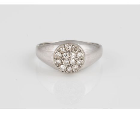 RING Weißgold. Ringmaß ca. 51,5, Ges.-Gew. ca. 3,6 g. Gest. 585. 13 Diamanten im 8/8-Schliff, zusammen ca. 0,26 ct.