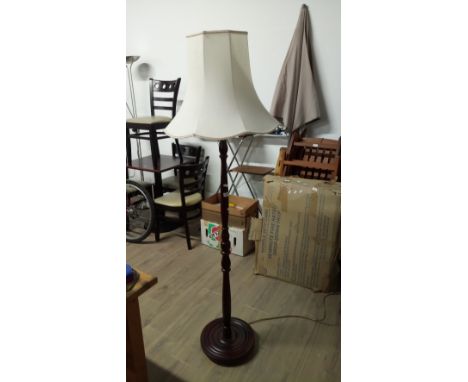 FLOOR STANDING LAMP WITH SHADE