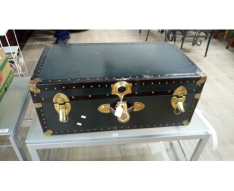 TRAVELLING TRUNK