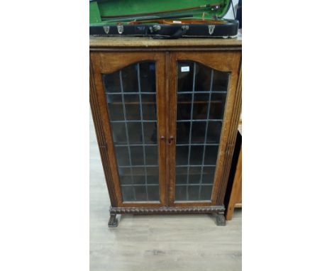 VINTAGE OAK LEADED GLASS DISPLAY CABINET C1910