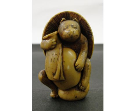 A Japanese Horn Netsuke:
Edo period
In the shape of a seated bear holding a wine jar.
H 5 cm 
 CONDITION REPORT: Perfect cond