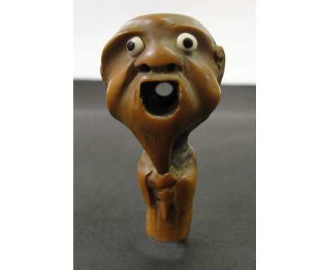 A Japanese Wood Netsuke:
Meiji period
In the shape of a screaming man with ivory-inlaid eyes.
H 5 cm  CONDITION REPORT: No da
